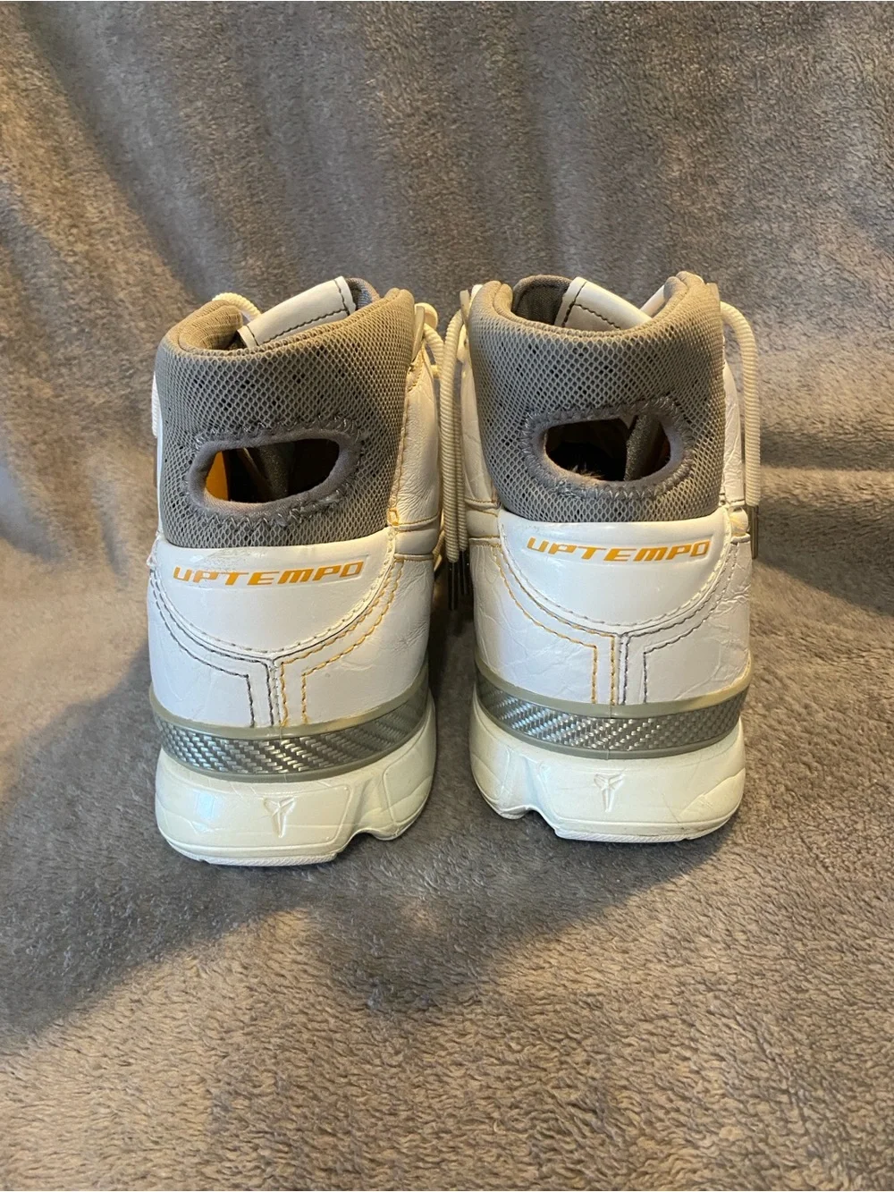 🏀 Nike Kobe 1 white shark